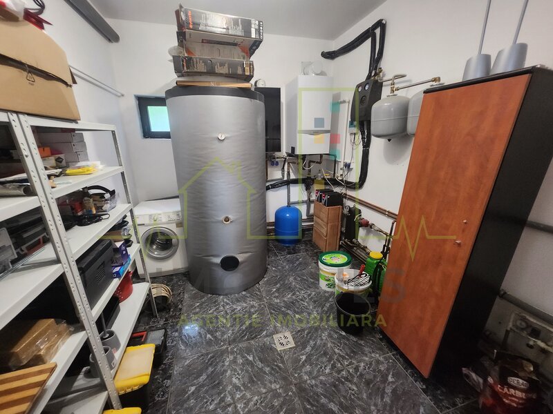 Dumbravita. Casa Pretabil cazare muncitori/birouri/sediu firma. 17 Camere.7 Bai